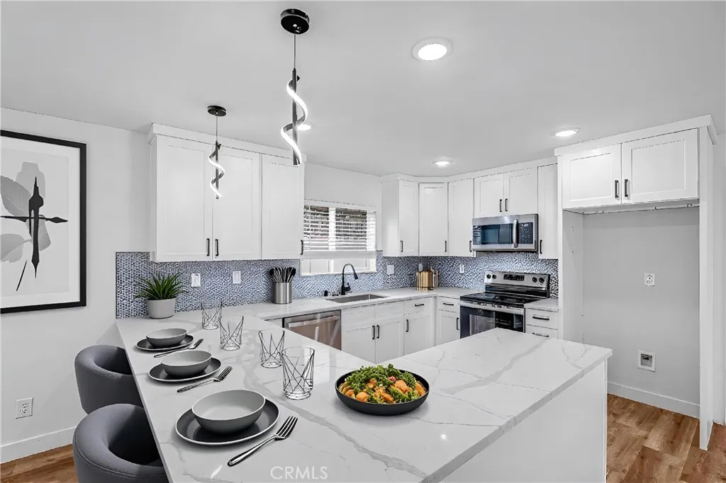 Woodland Hills, CA 91367