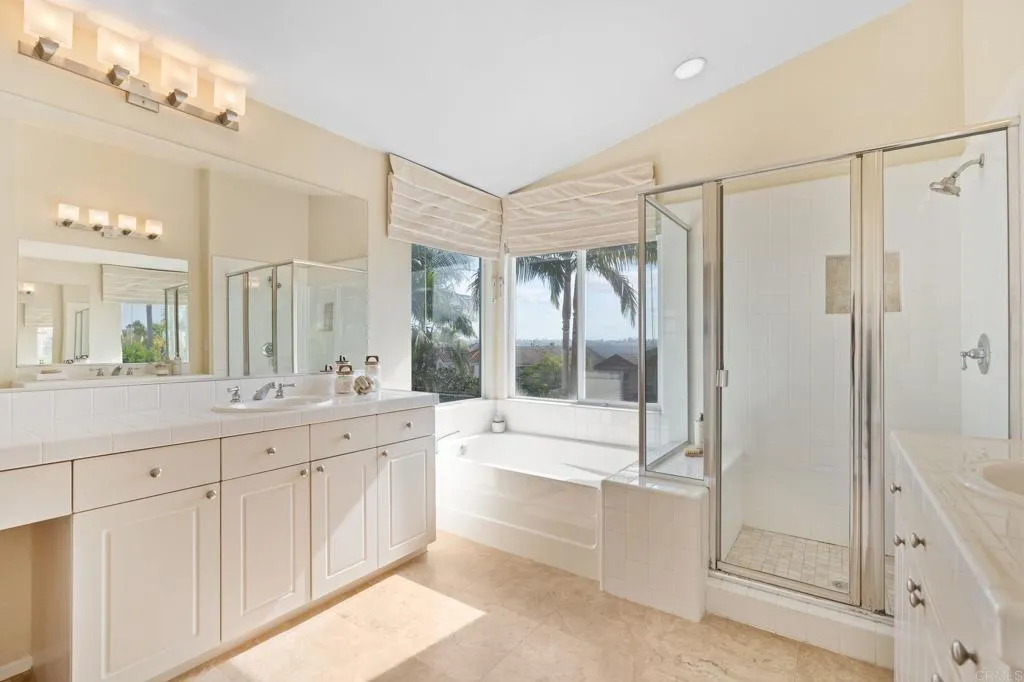 https://cdn.realtyfeed.com/cdn/127/306583242/64bb4f18ad90cc5712d107db2566e992.webp