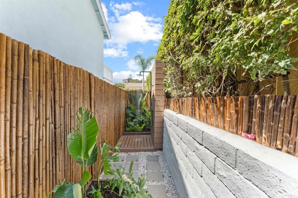 https://cdn.realtyfeed.com/cdn/127/306583255/9471385af866639bde46cb67943824eb.webp
