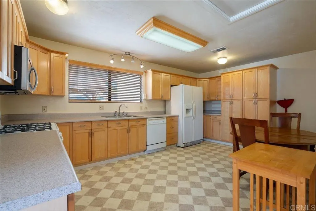 https://cdn.realtyfeed.com/cdn/127/306583414/f559a8b85d5b7b06c3066c07d1a81c4c.webp