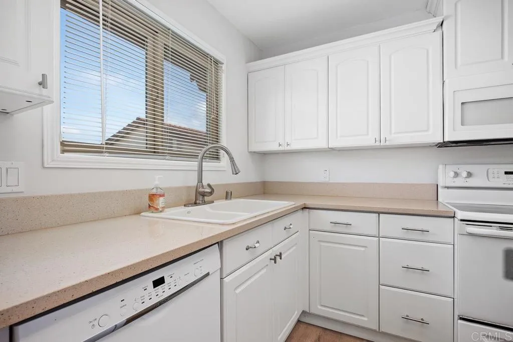 https://cdn.realtyfeed.com/cdn/127/306583419/03487c13e594af494a2361e799ec6bf1.webp