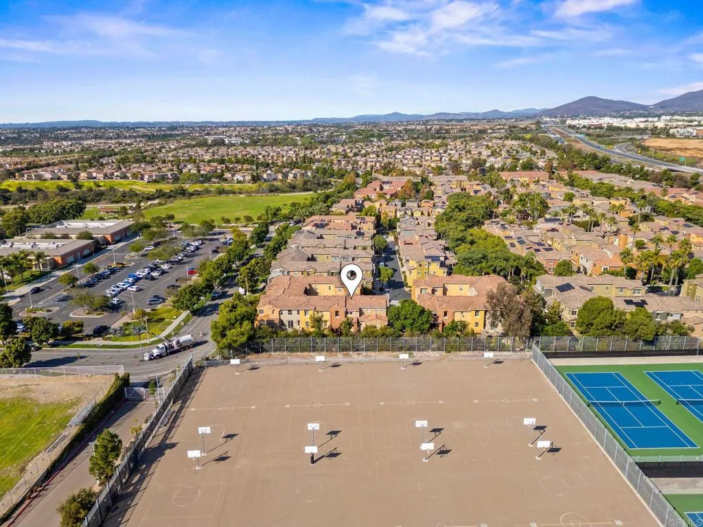 https://cdn.realtyfeed.com/cdn/127/306583647/8cfc900c07934044e6ed80983da36260.webp