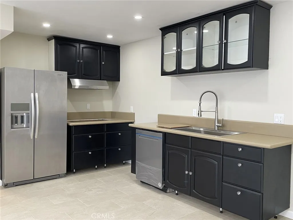 Los Angeles, CA 91356