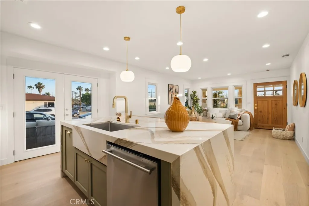 https://cdn.realtyfeed.com/cdn/127/306583849/612078477d246f532a9ade878912733c.webp