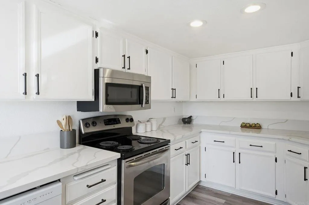 https://cdn.realtyfeed.com/cdn/127/306583922/56a51c4cd8da11659905844a94b0a806.webp