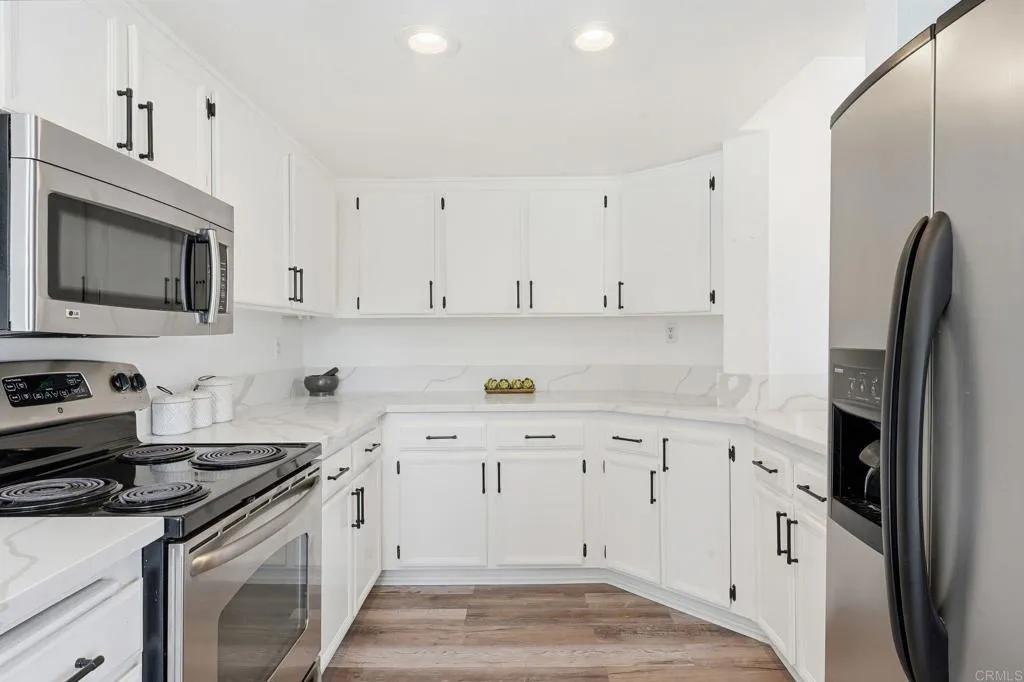 https://cdn.realtyfeed.com/cdn/127/306583922/918d9946d28042bea9dc4133d8f1439d.webp