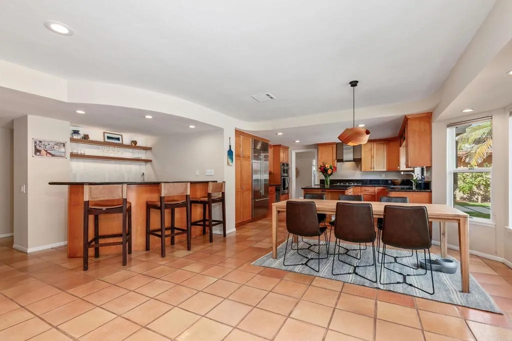 https://cdn.realtyfeed.com/cdn/127/306583962/17fac95b0f546936d73a8e5e198bfd7a.webp
