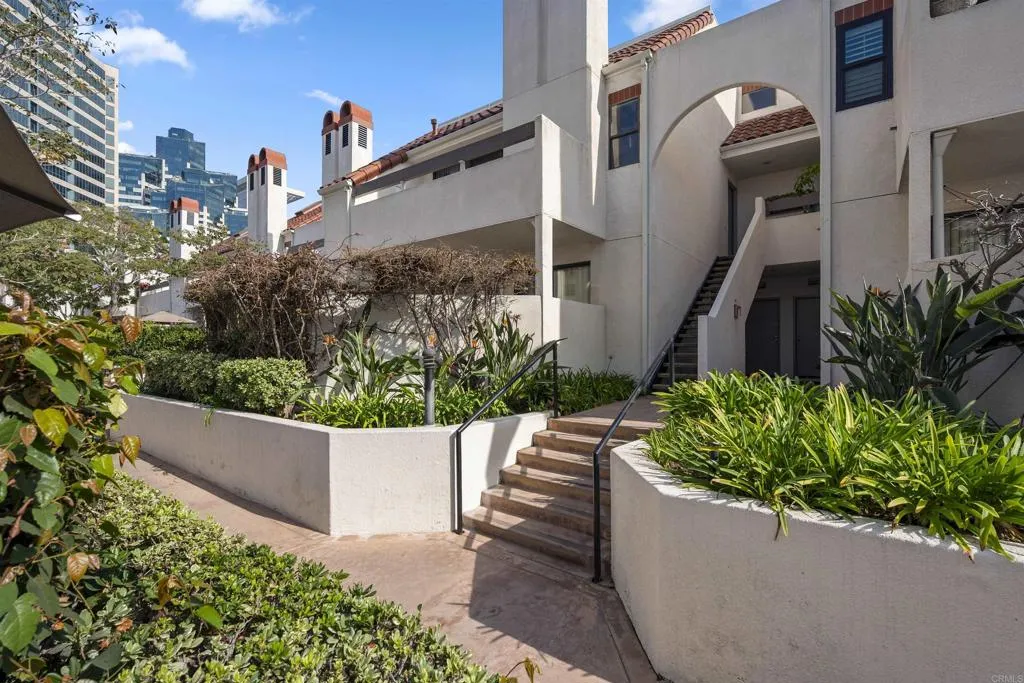 https://cdn.realtyfeed.com/cdn/127/306584134/4ae941bc5036ad4c5c9b934bdbb9d8ac.webp