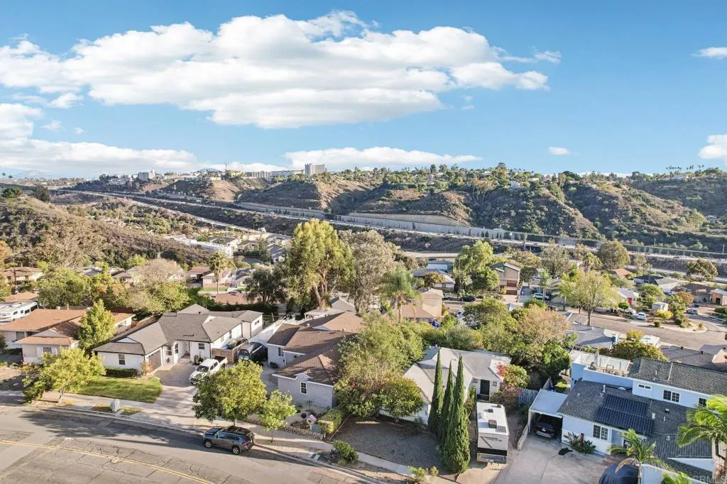 https://cdn.realtyfeed.com/cdn/127/306584249/338945cf6650478ec601ec34eeabad23.webp