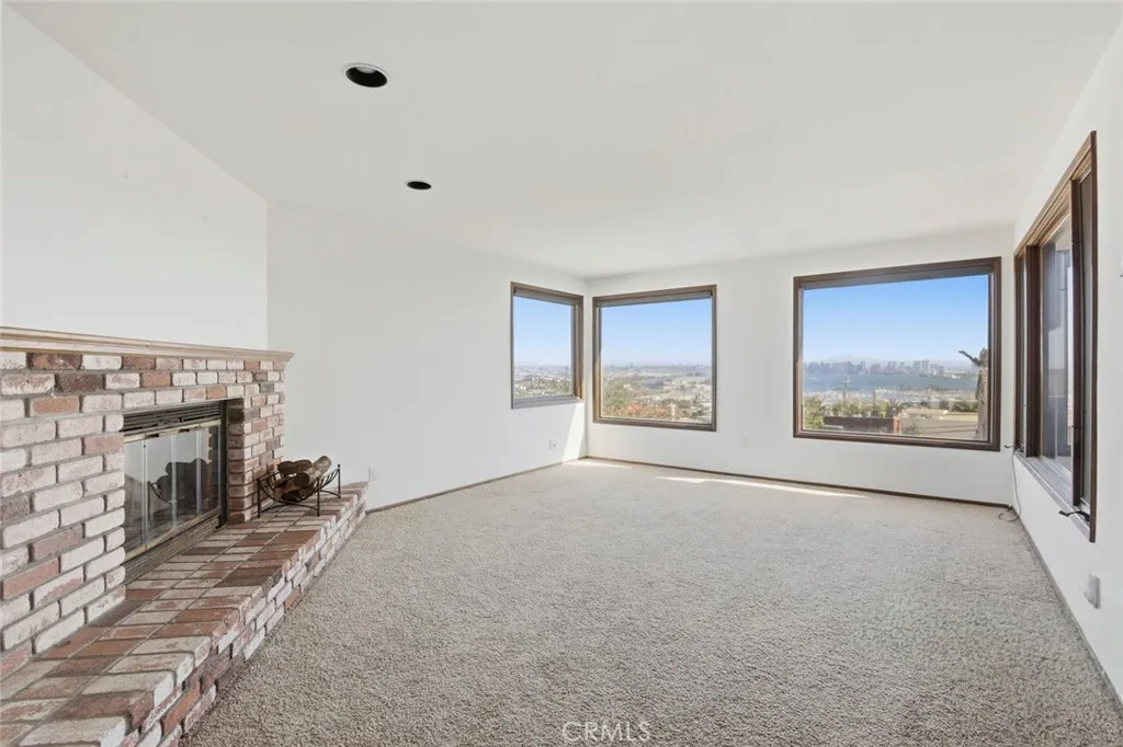 https://cdn.realtyfeed.com/cdn/127/306584384/056b45429ab19d840553d77671f6bc15.webp
