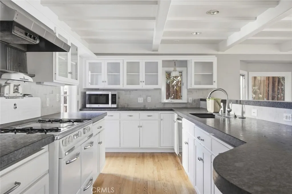https://cdn.realtyfeed.com/cdn/127/306584384/4c55f6d032260e15d3c794c70fffd096.webp