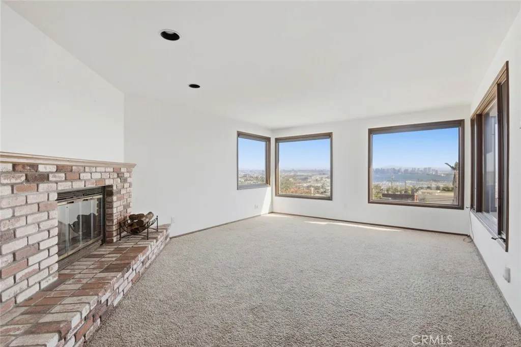 https://cdn.realtyfeed.com/cdn/127/306584384/8432851ce86031fa8f7f32bc05f62347.webp
