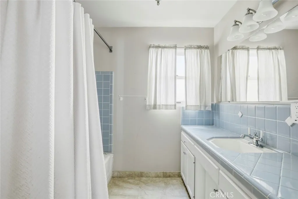 https://cdn.realtyfeed.com/cdn/127/306584384/969abc125e9f3340061942e34bb8df3d.webp