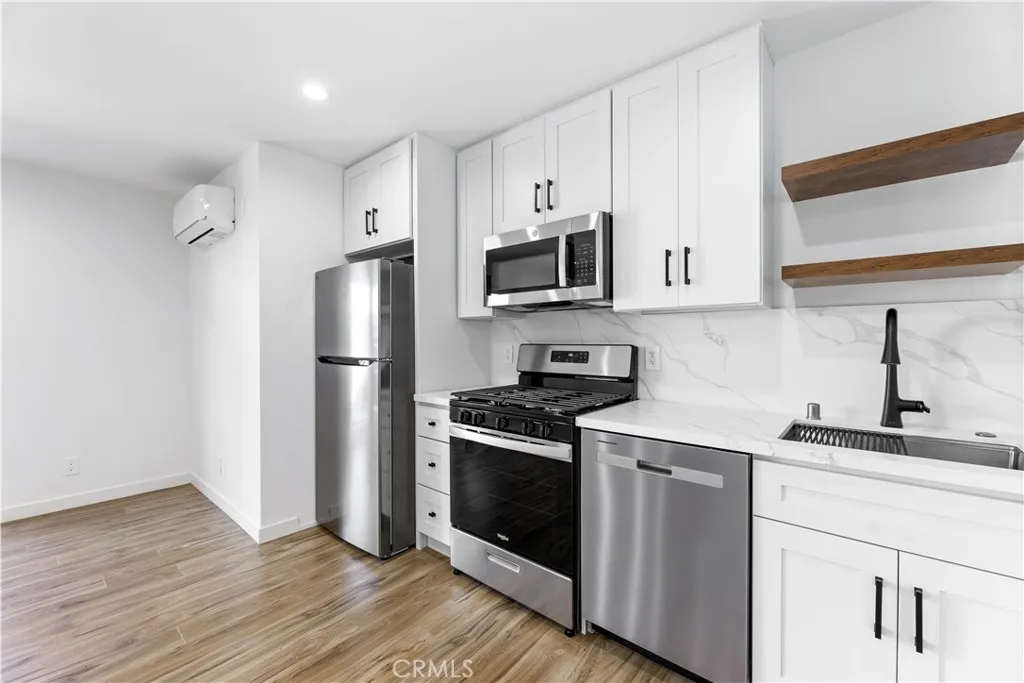 Los Angeles, CA 90036