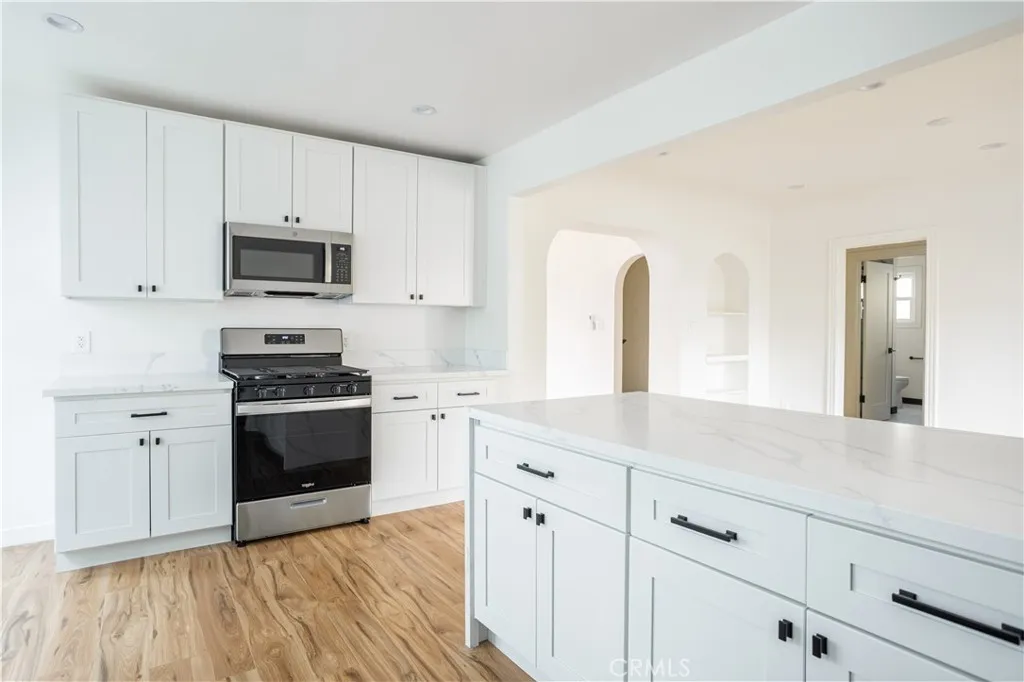 Los Angeles, CA 90036