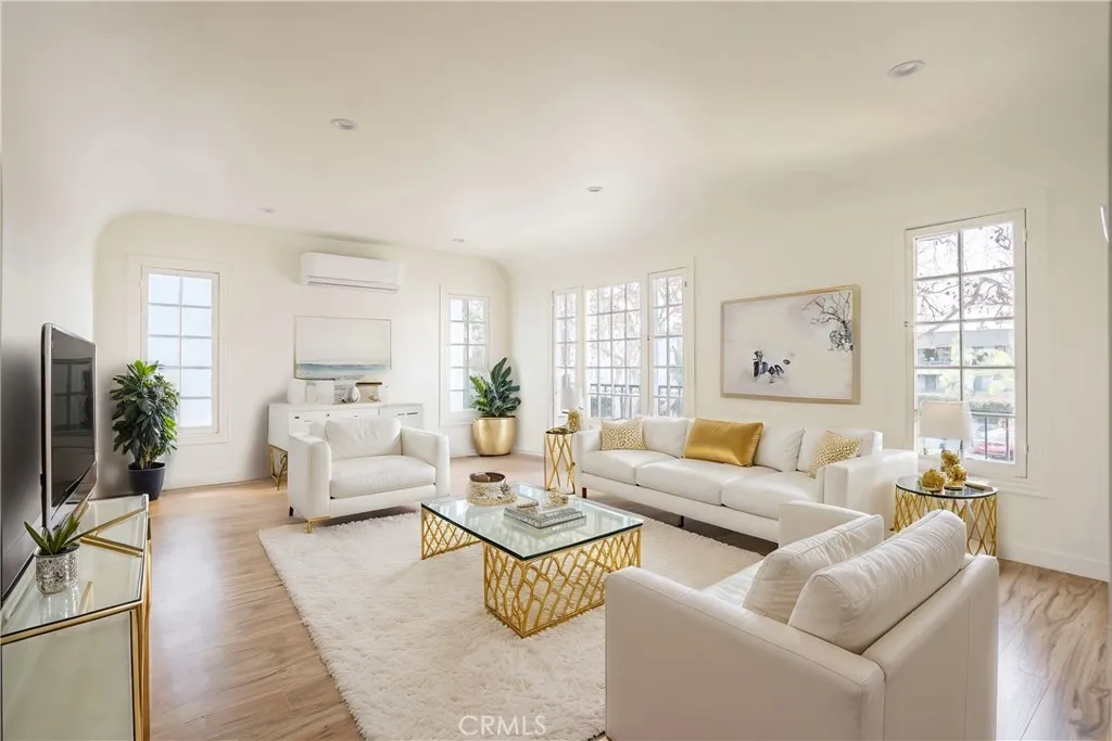 Los Angeles, CA 90036