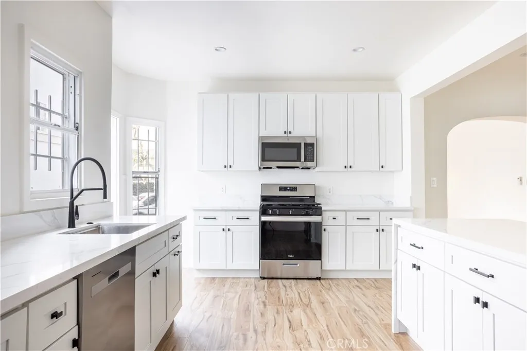 Los Angeles, CA 90036