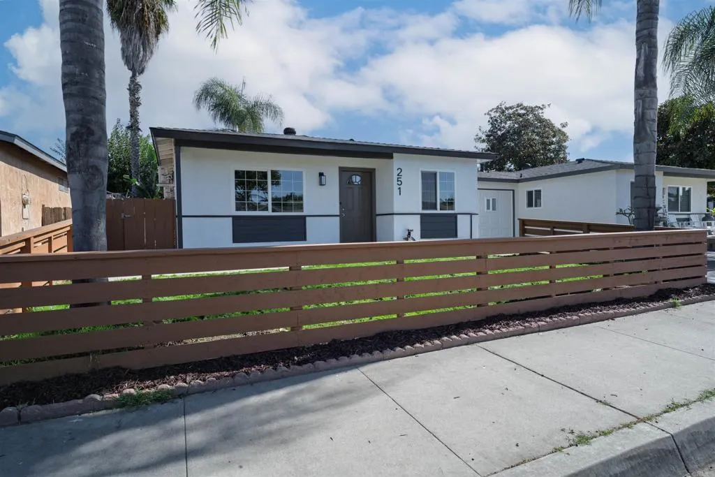 https://cdn.realtyfeed.com/cdn/127/306584564/f129a38a8041fdaf60dcb419900a9a7f.webp