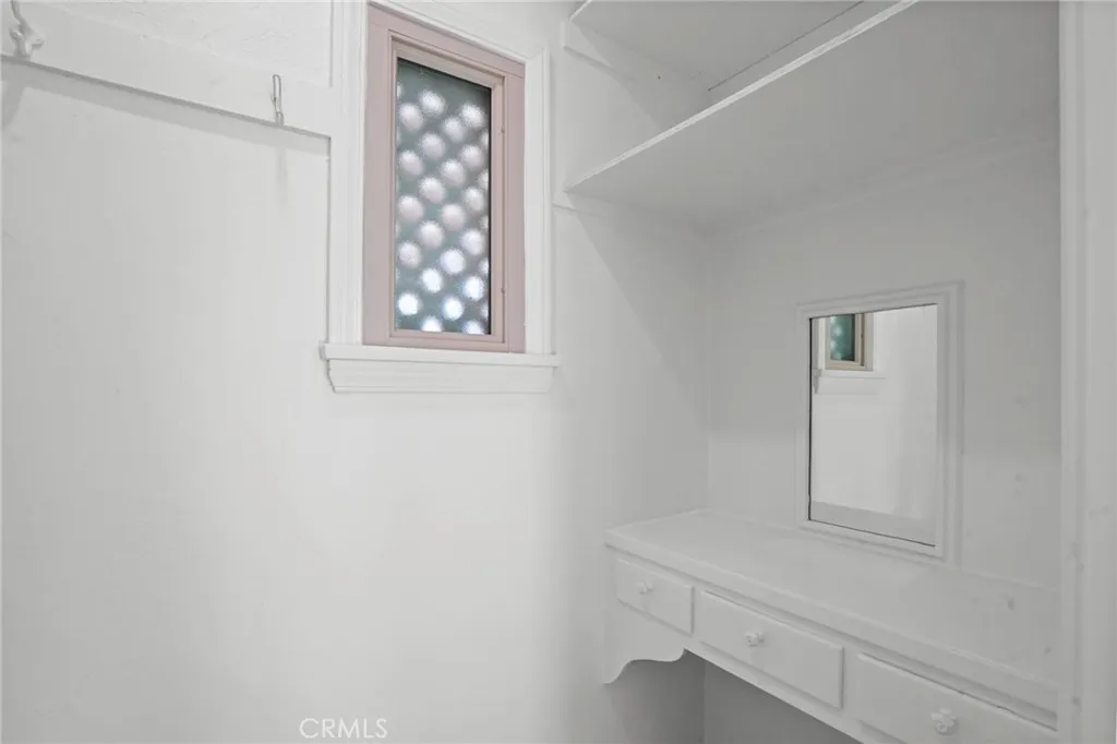 Los Angeles, CA 90068