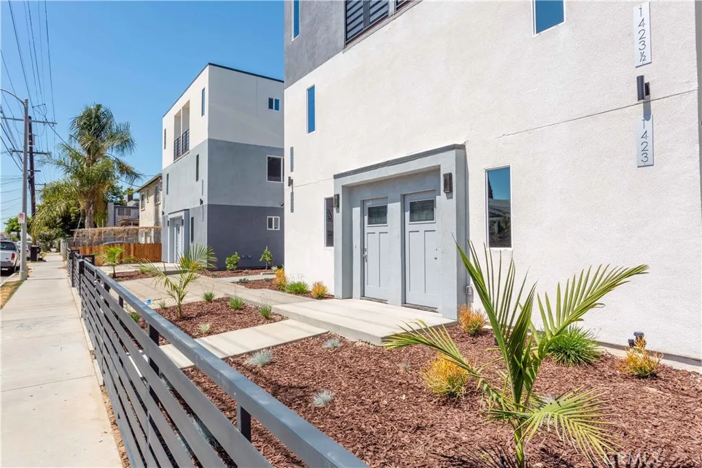 Los Angeles, CA 90006