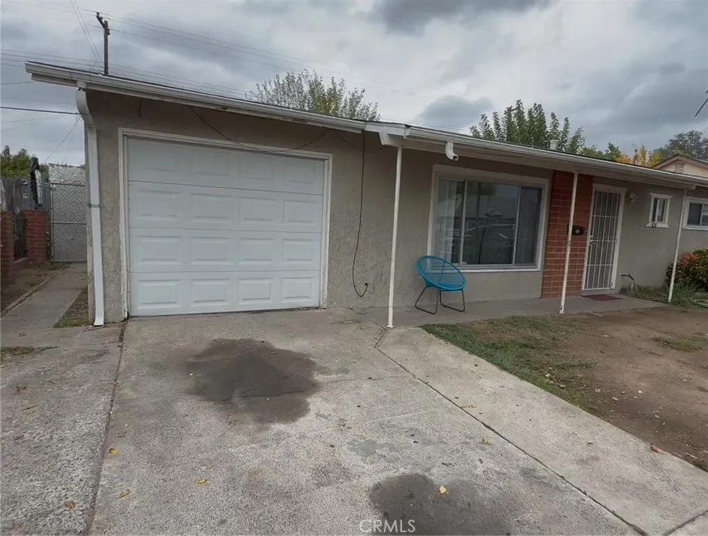 631 Las Palmas Avenue