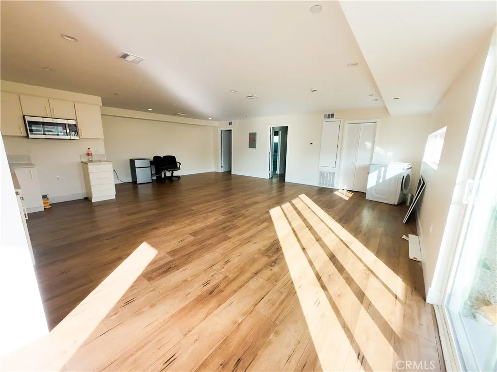 North Hollywood, CA 91606