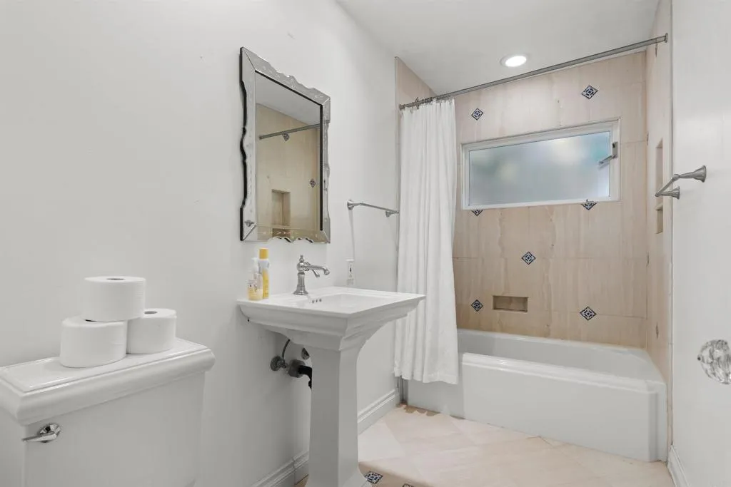 https://cdn.realtyfeed.com/cdn/127/306584858/348854e5838d6e94a996c8f41e704787.webp