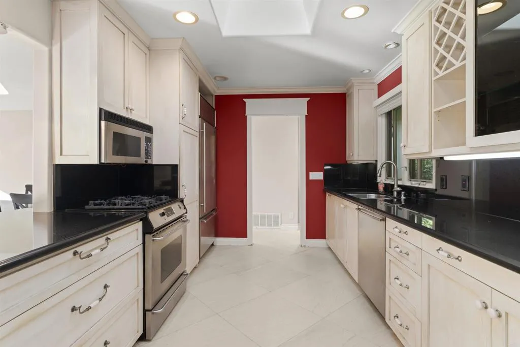 https://cdn.realtyfeed.com/cdn/127/306584858/80c5fdfb819aa3227a637c6e2cf8e386.webp