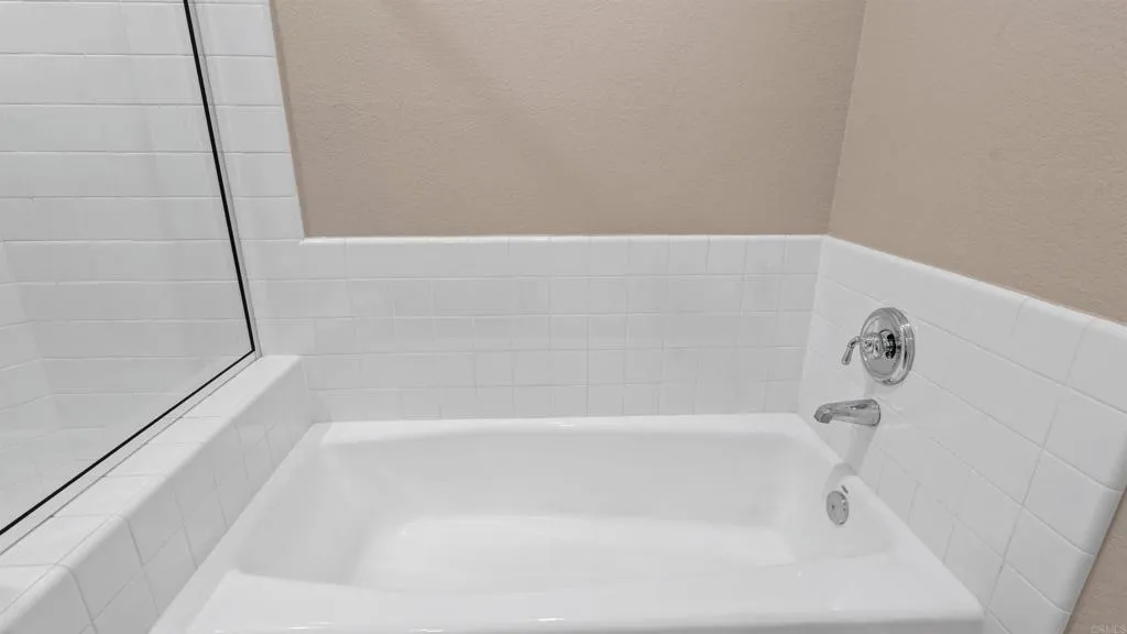 https://cdn.realtyfeed.com/cdn/127/306585012/9e43ebb168eb10bad21f898fad719934.webp