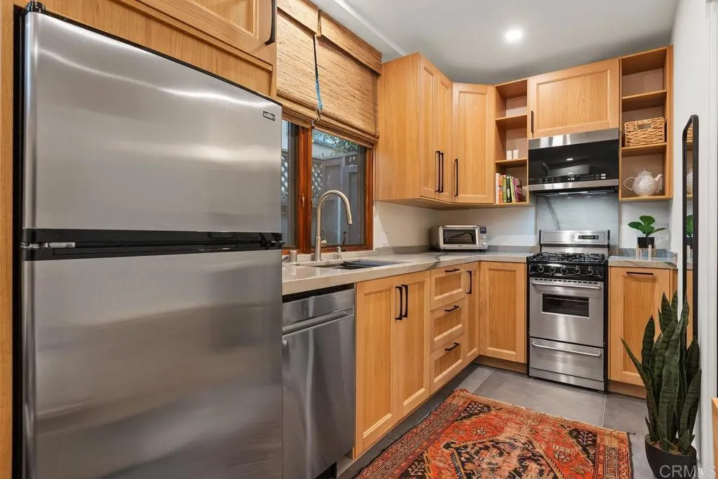 https://cdn.realtyfeed.com/cdn/127/306585085/5cbe369e4778ec420cf00d5f6b8f9c44.webp