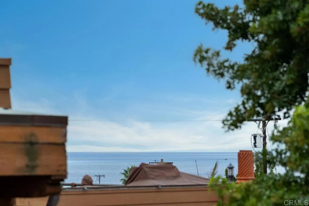 https://cdn.realtyfeed.com/cdn/127/306585085/ecfcab871b8c42160f696c2c352098c2.webp