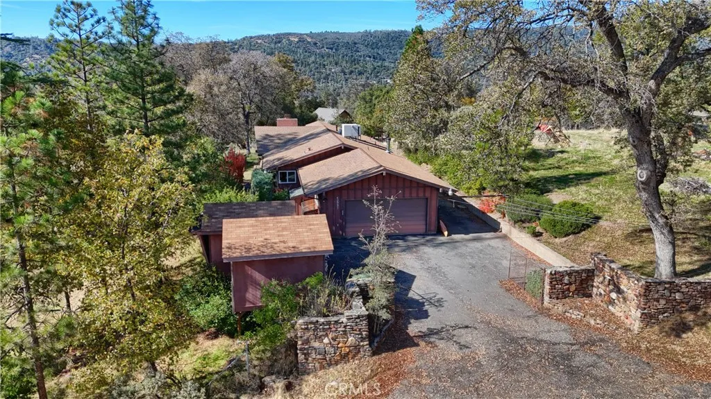 42997 E Mountain View Lane, Oakhurst, CA 93644 - Photo 5 of 49, Oakhurst, CA