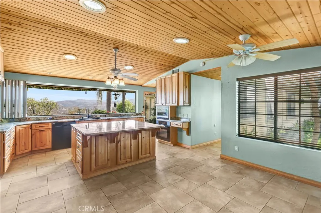 https://cdn.realtyfeed.com/cdn/127/306585294/b813379261076039f945a76277fc7bda.webp