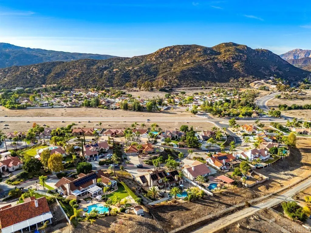 https://cdn.realtyfeed.com/cdn/127/306585425/fe8cbb7e2ae041c931b06c016a54e05b.webp