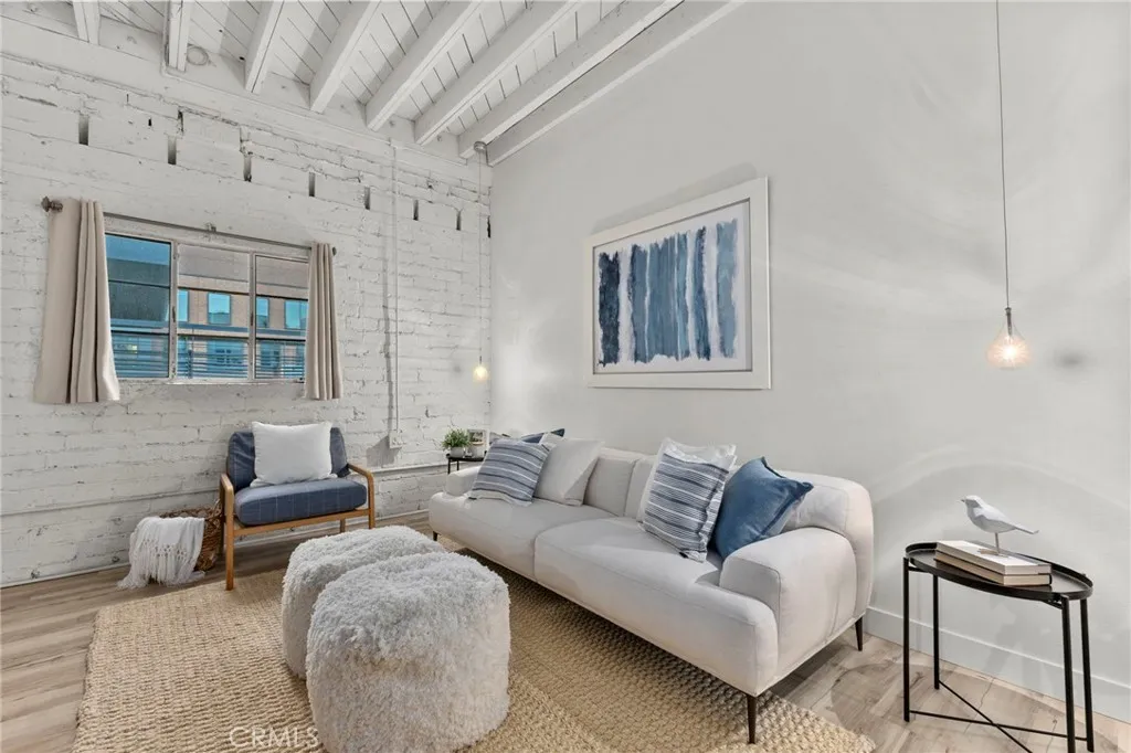 https://cdn.realtyfeed.com/cdn/127/306585497/184ca2a97456424e8e3f9a1a32374629.webp