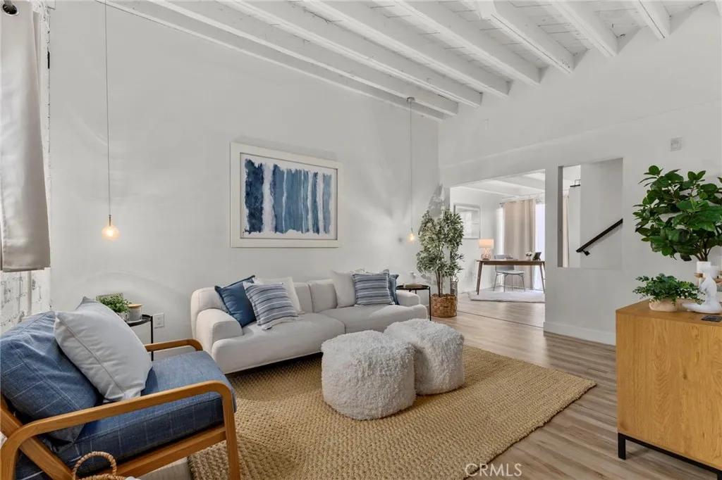 https://cdn.realtyfeed.com/cdn/127/306585497/daa1260f0cbebc1dff740c16b13d3e73.webp