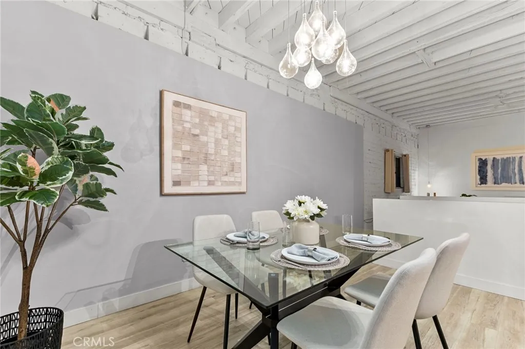 https://cdn.realtyfeed.com/cdn/127/306585497/dfec271d3d14d81643a961bfa62b1c22.webp