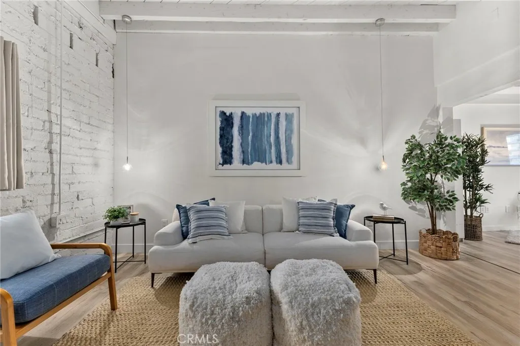 https://cdn.realtyfeed.com/cdn/127/306585497/f05b89aa717c94a2997f98f773424753.webp