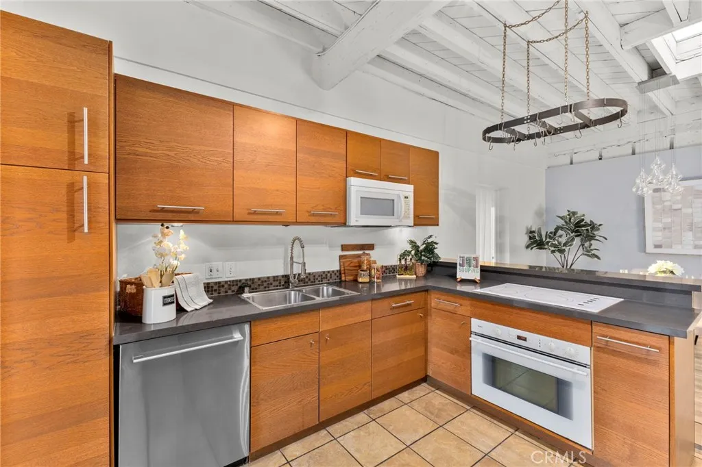 https://cdn.realtyfeed.com/cdn/127/306585497/fab5dde1f5b6666983f784a898393e2d.webp