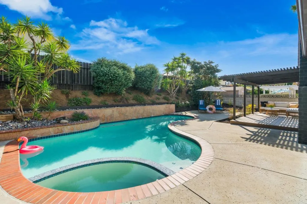 https://cdn.realtyfeed.com/cdn/127/306585704/24c52e27283548e82629062ff733e0d2.webp