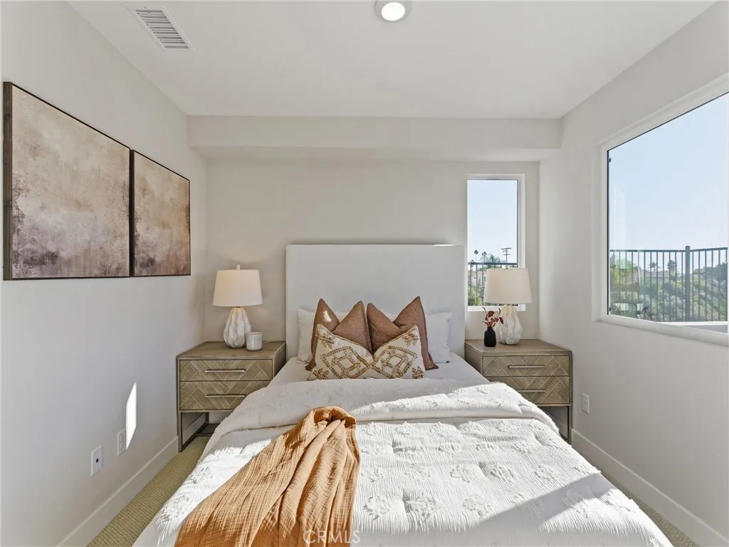 https://cdn.realtyfeed.com/cdn/127/306585709/bd09ba1cce44ba626b9e74f0142696ba.webp