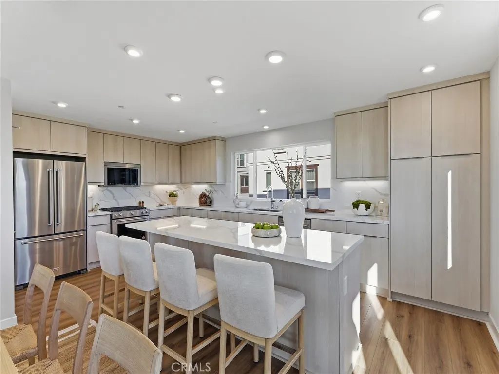 https://cdn.realtyfeed.com/cdn/127/306585709/c5bbfc6f7f603c43b40da8925bbe7e19.webp