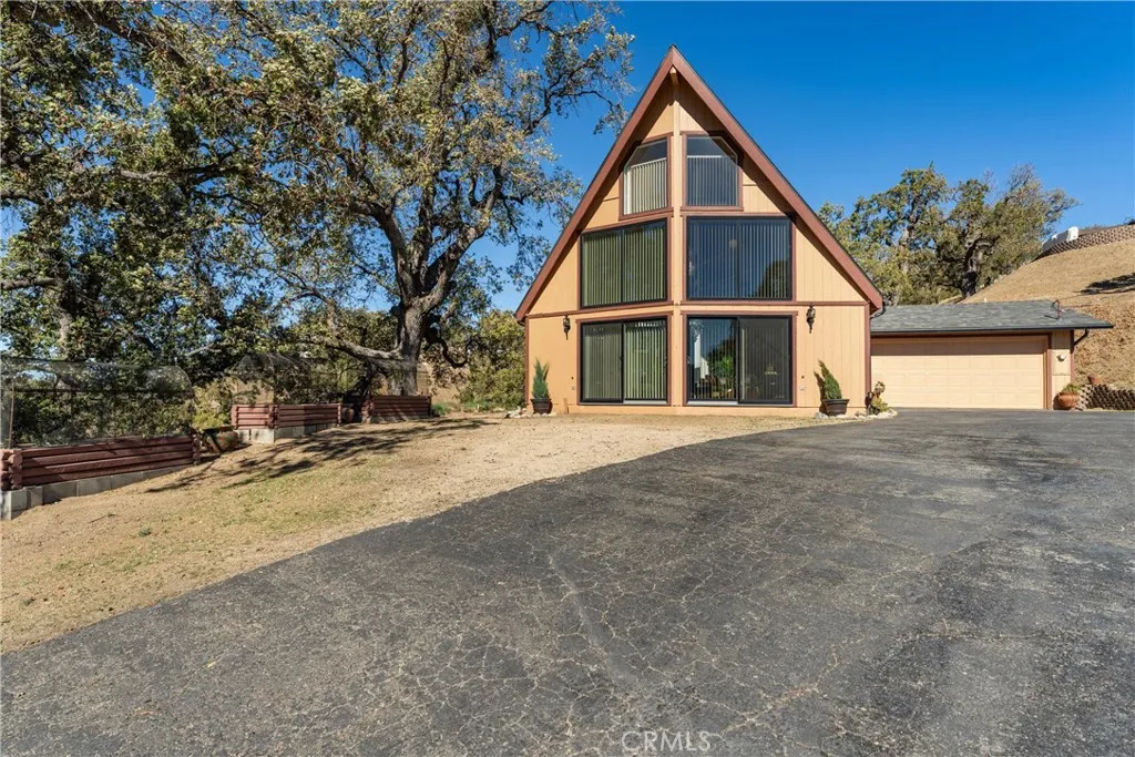 30320 Rollingoak, Tehachapi, CA 93561 - Photo 2 of 25, Tehachapi, CA