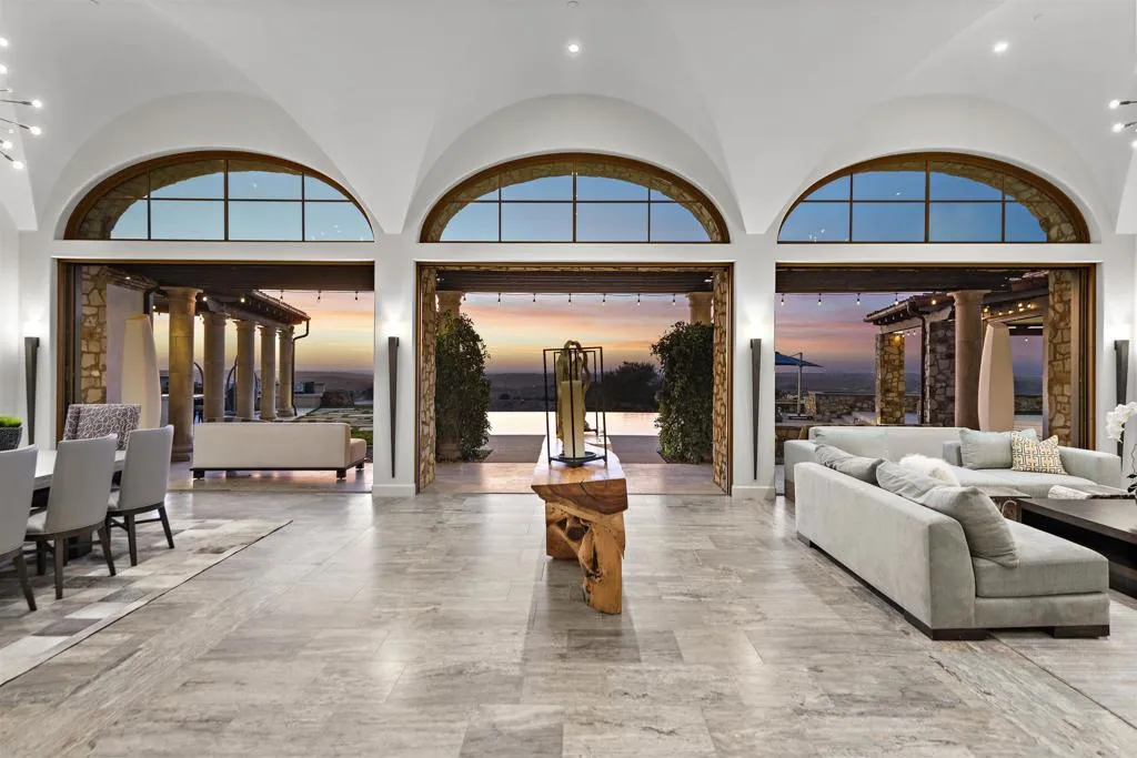 https://cdn.realtyfeed.com/cdn/127/306585996/40aaedb277d723f8cf03e38af58a9ba1.webp