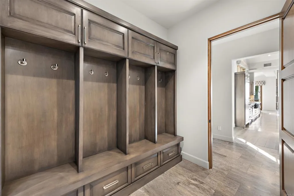 https://cdn.realtyfeed.com/cdn/127/306585996/79a9711fcf593955e26a374ac4827e21.webp