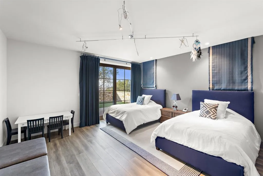 https://cdn.realtyfeed.com/cdn/127/306585996/aa5d9976ad4093b7ab5d1ef31f0b75cb.webp