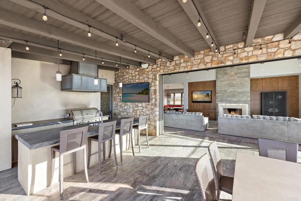 https://cdn.realtyfeed.com/cdn/127/306585996/ed55d1b66bba4c68fa0126799c8884f8.webp