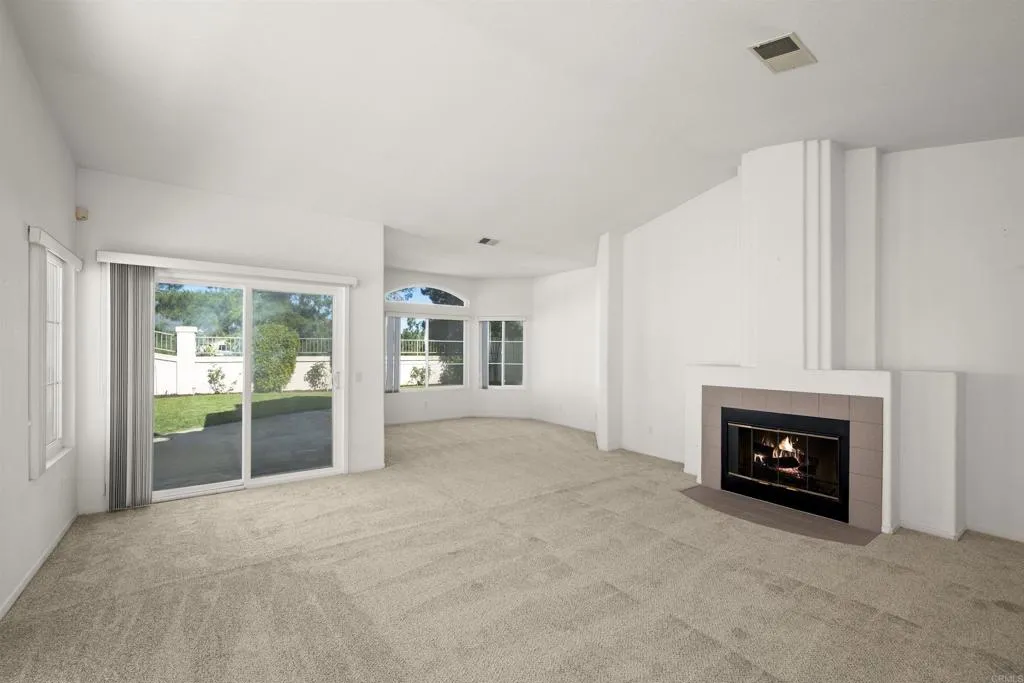 https://cdn.realtyfeed.com/cdn/127/306586033/285a2c1e589ee654828e3d734c34be7d.webp