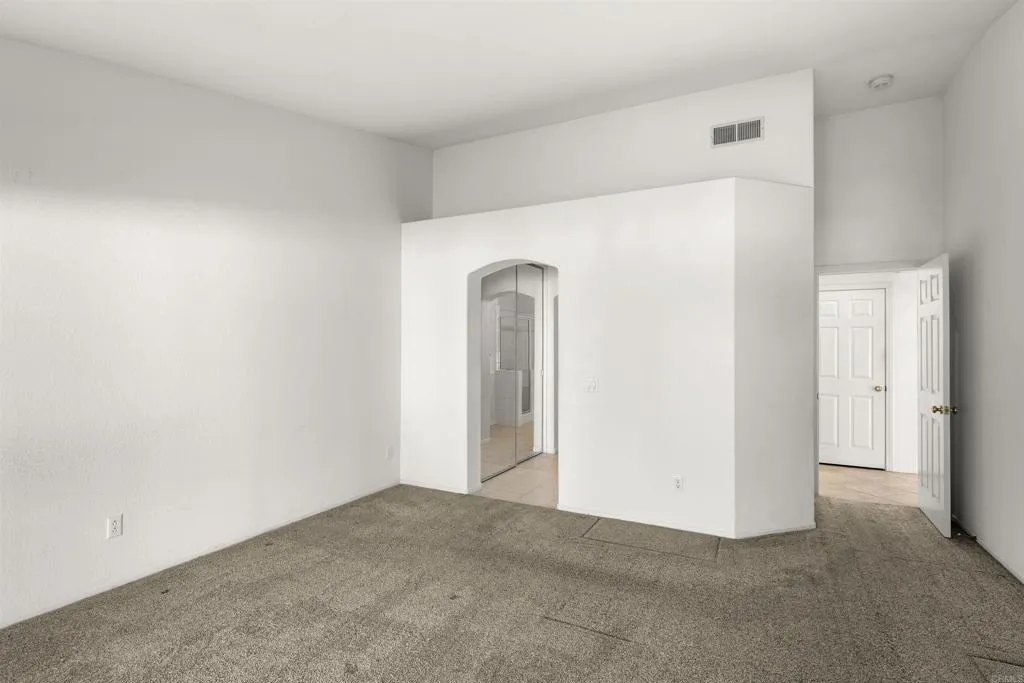 https://cdn.realtyfeed.com/cdn/127/306586033/c8f67797626aadd0ab218e018ed84175.webp