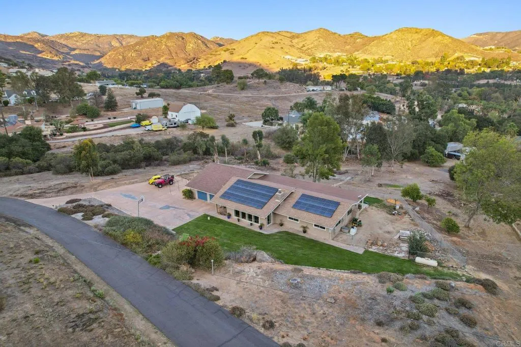 https://cdn.realtyfeed.com/cdn/127/306586040/b64de6ce1f1d4b541d79b4ec71c74cc3.webp